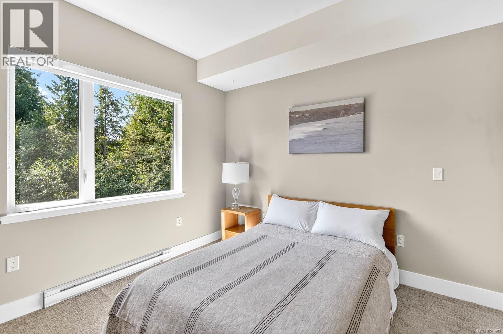 302 700 Yew Wood Rd, Tofino