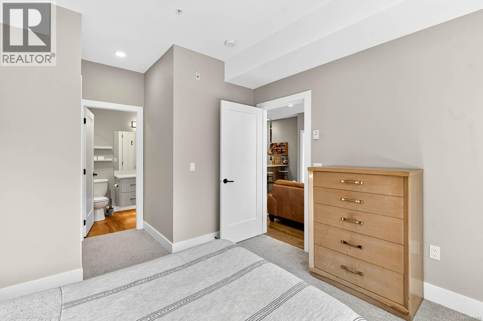 302 700 Yew Wood Rd, Tofino