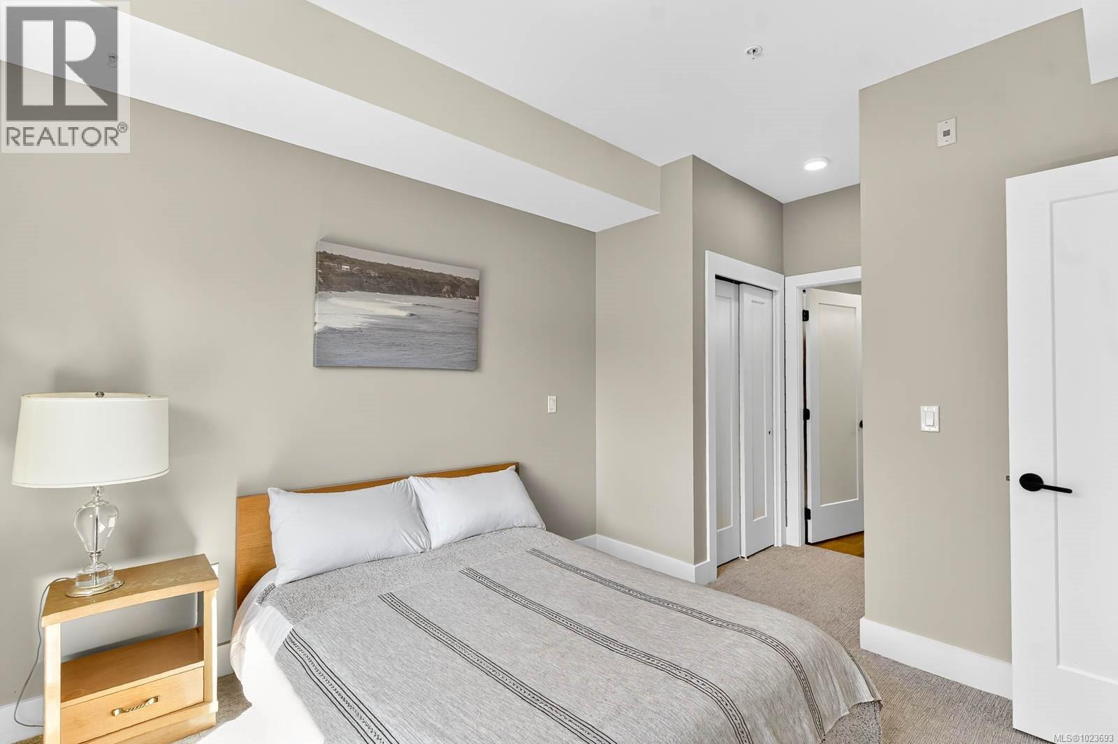 302 700 Yew Wood Rd, Tofino