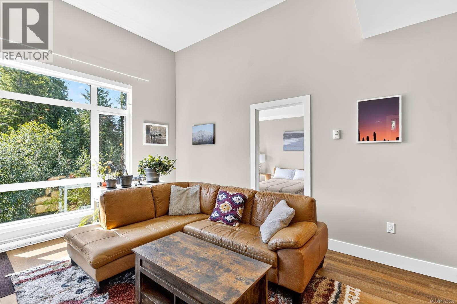 302 700 Yew Wood Rd, Tofino