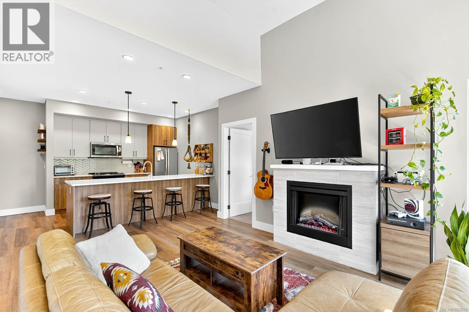 302 700 Yew Wood Rd, Tofino