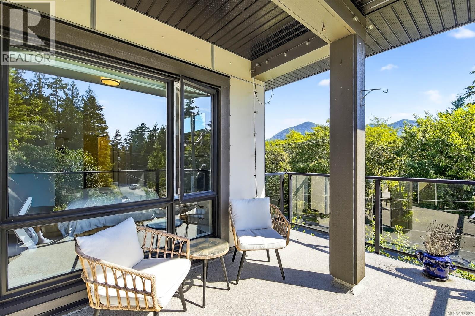 302 700 Yew Wood Rd, Tofino