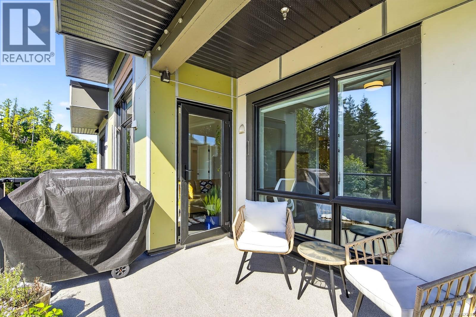 302 700 Yew Wood Rd, Tofino