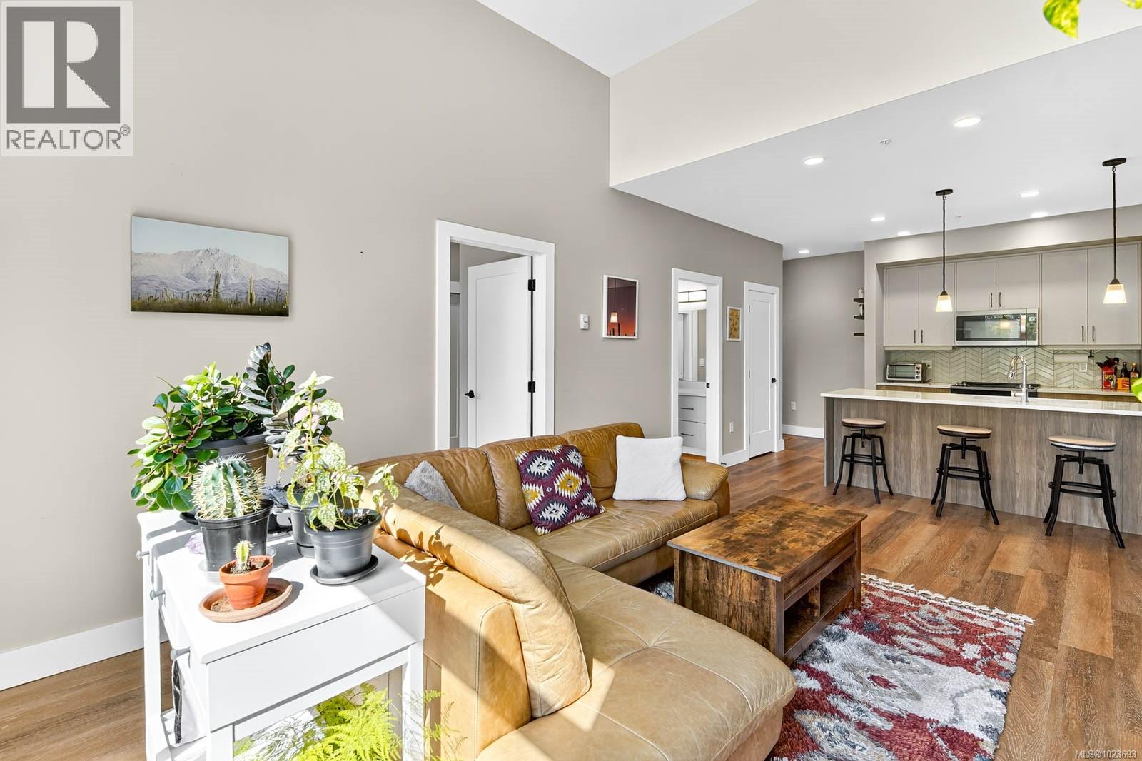 302 700 Yew Wood Rd, Tofino