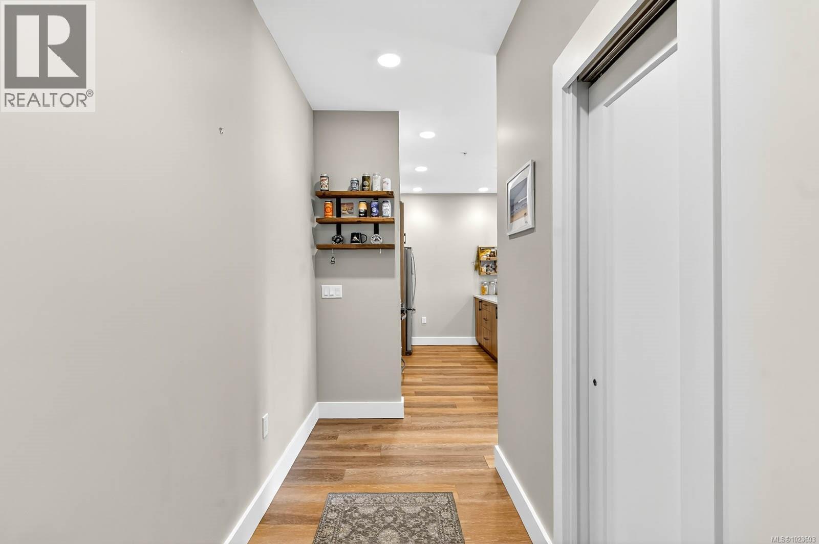 302 700 Yew Wood Rd, Tofino