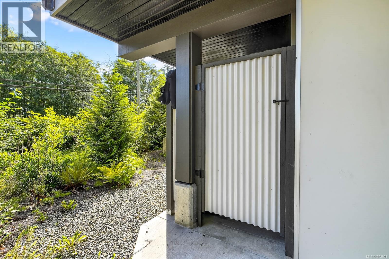 302 700 Yew Wood Rd, Tofino