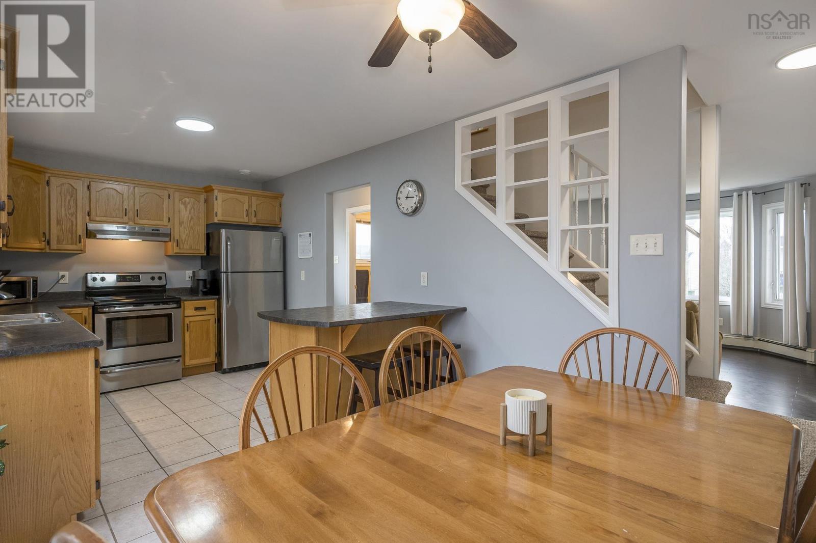 Property 24 of 38 of 52 Madeira Crescent