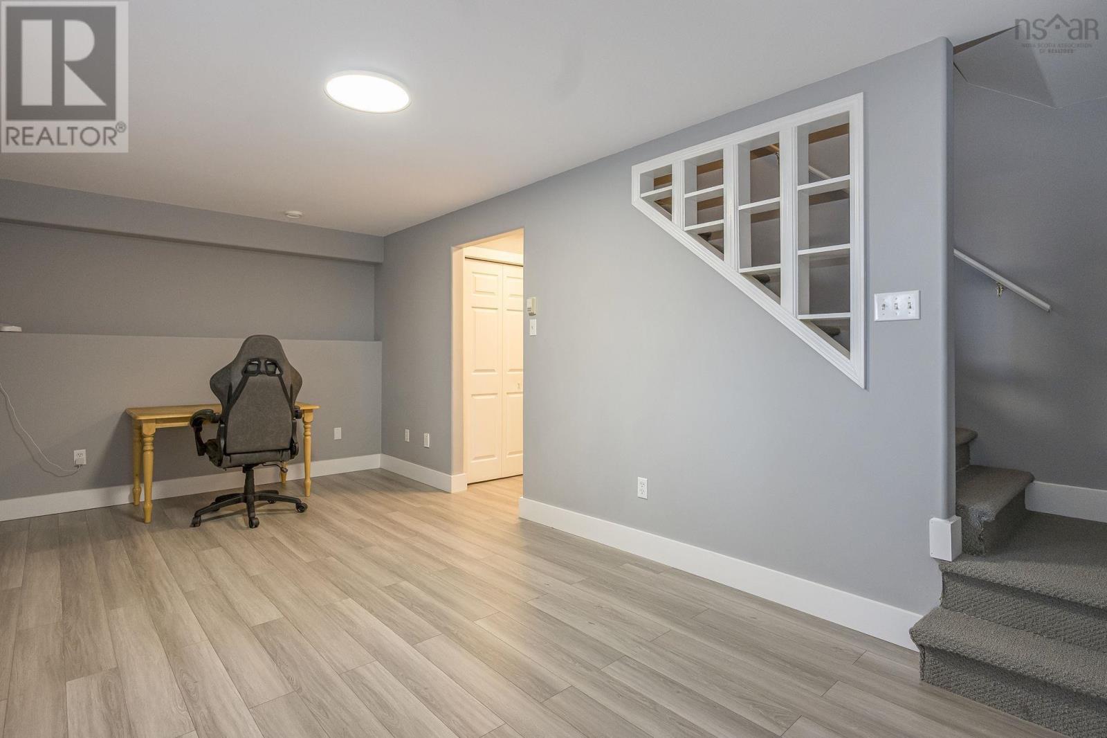 Property 27 of 38 of 52 Madeira Crescent