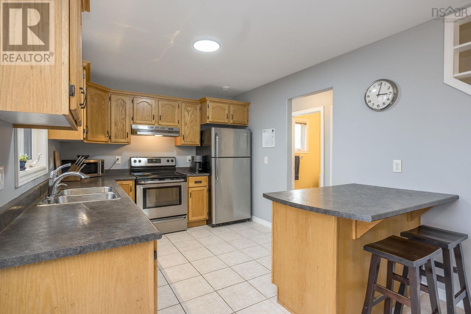 Property 21 of 38 of 52 Madeira Crescent