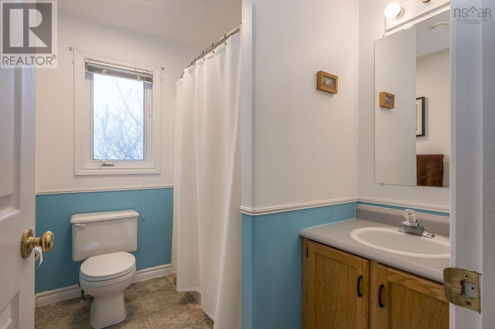 Property 36 of 38 of 52 Madeira Crescent