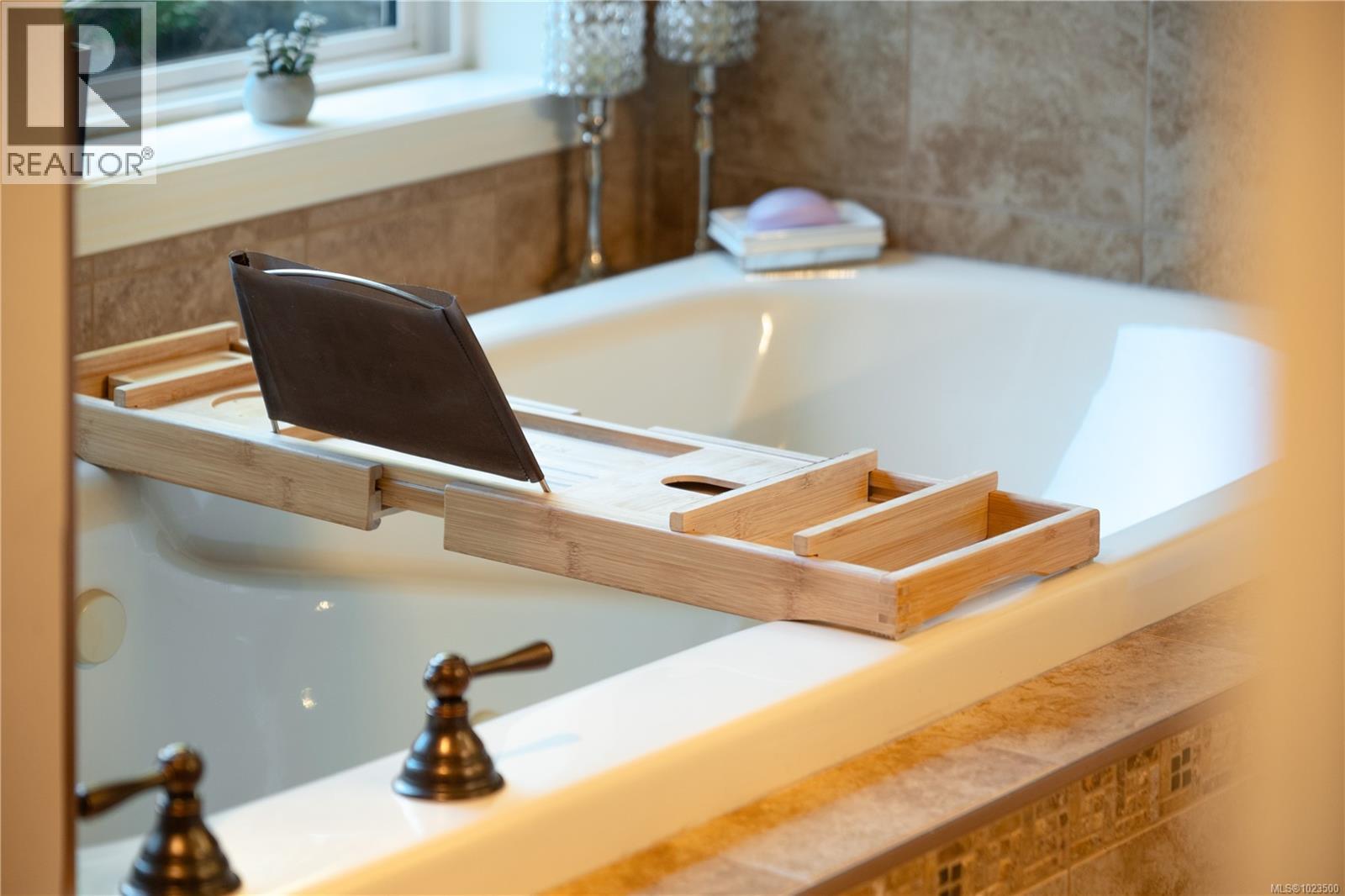 3371 Edgewood Dr, Nanaimo