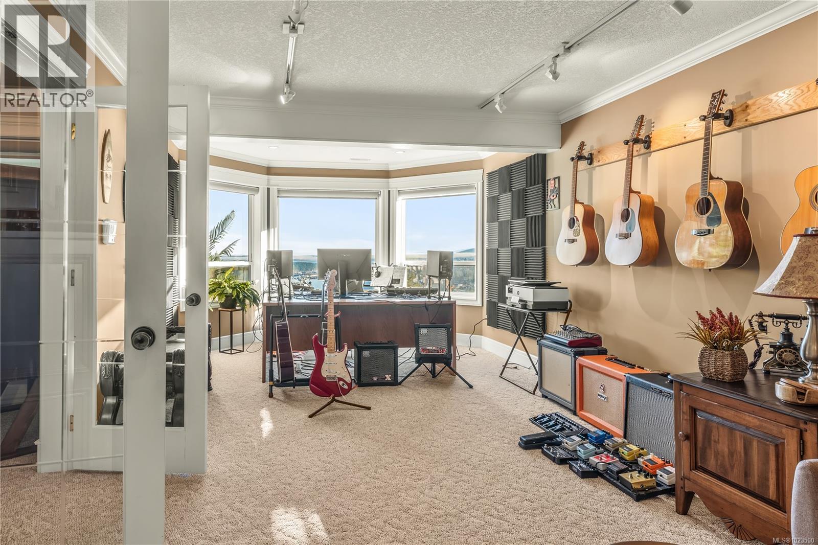 3371 Edgewood Dr, Nanaimo