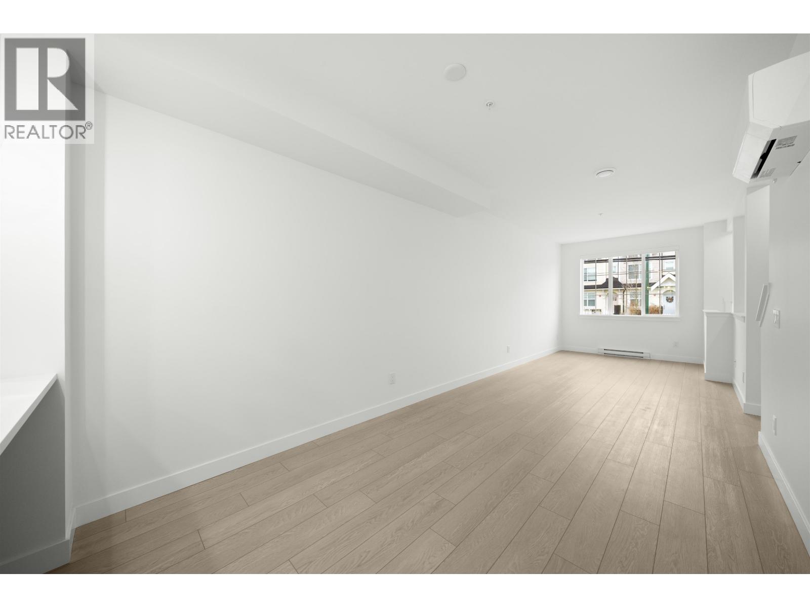 254 720 ROBINSON STREET, Coquitlam