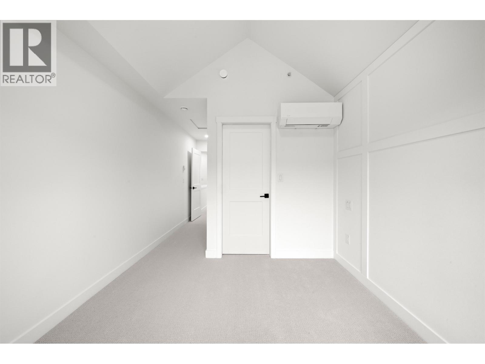 254 720 ROBINSON STREET, Coquitlam