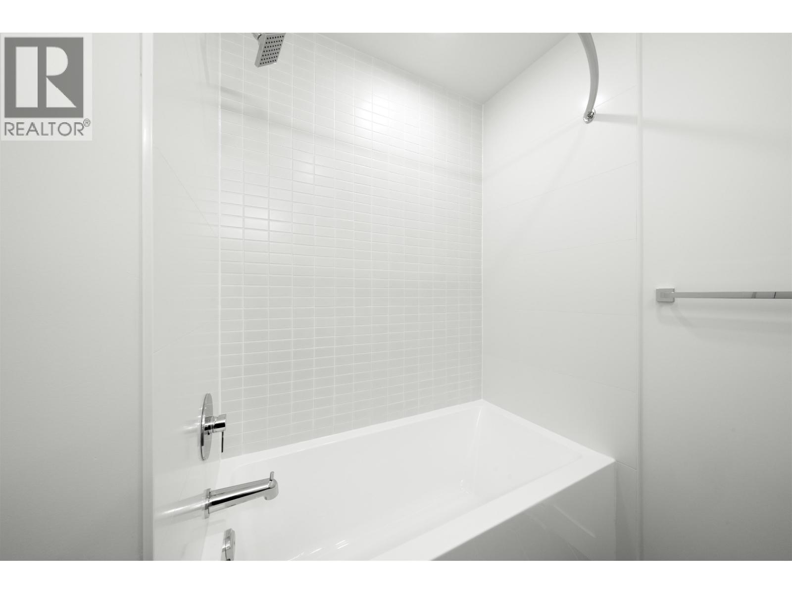 254 720 ROBINSON STREET, Coquitlam