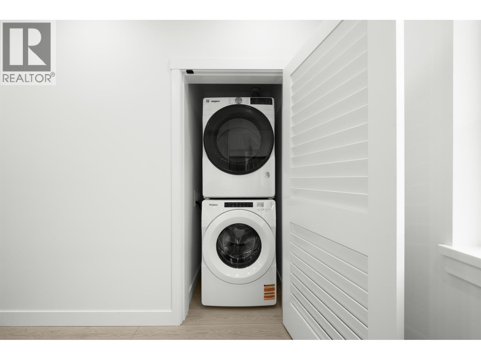 254 720 ROBINSON STREET, Coquitlam