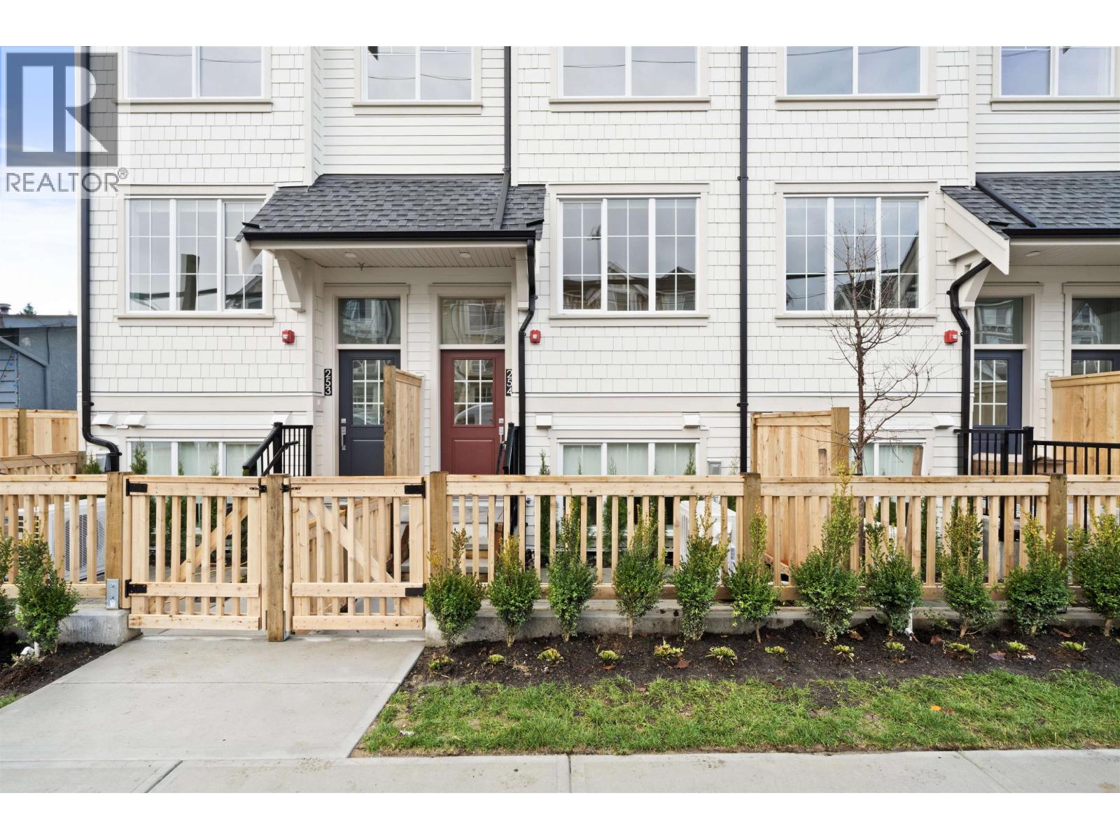 254 720 ROBINSON STREET, Coquitlam