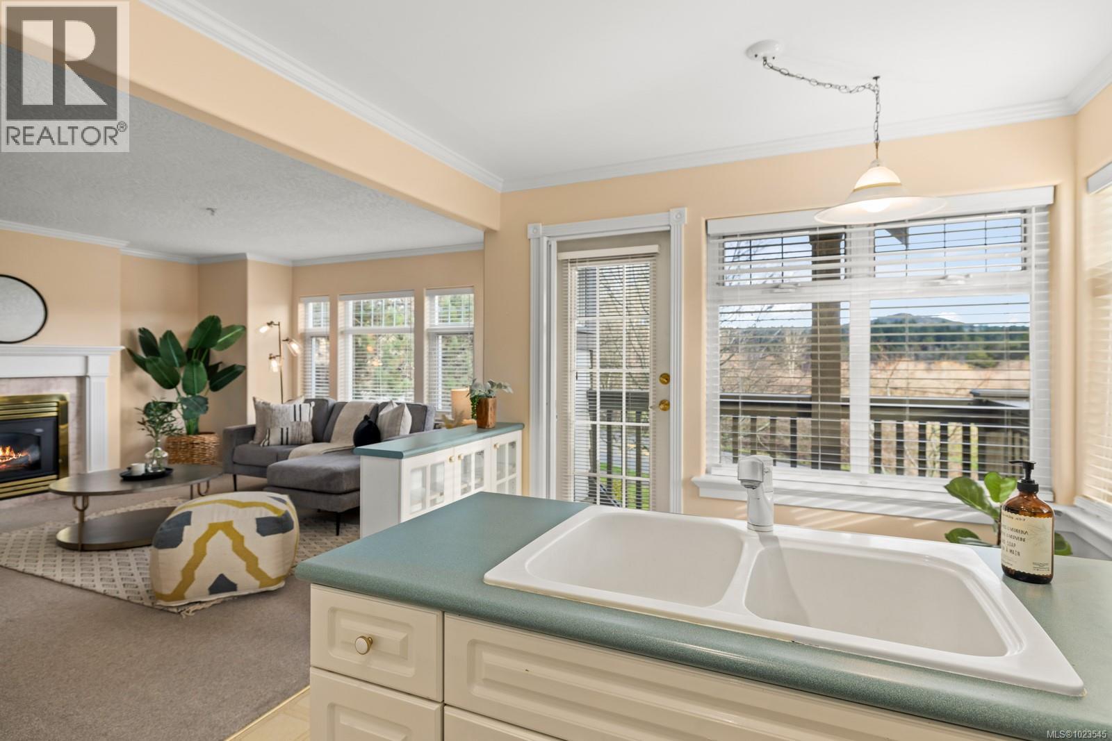 231 4490 Chatterton Way, Saanich