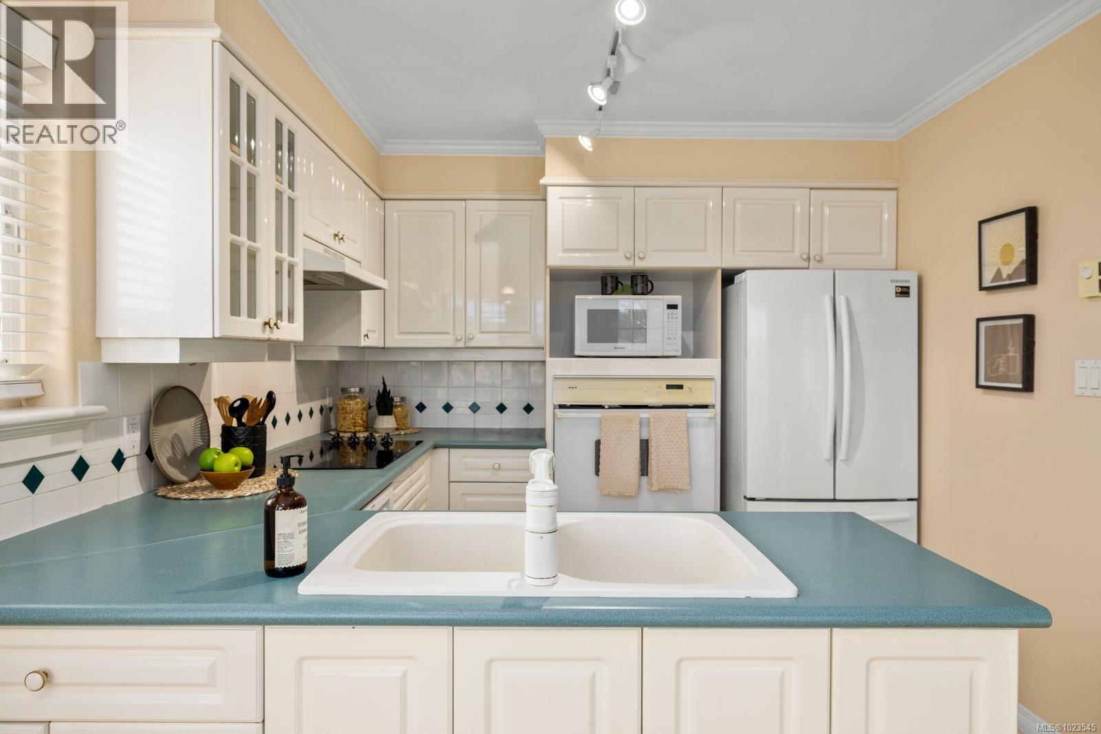 231 4490 Chatterton Way, Saanich