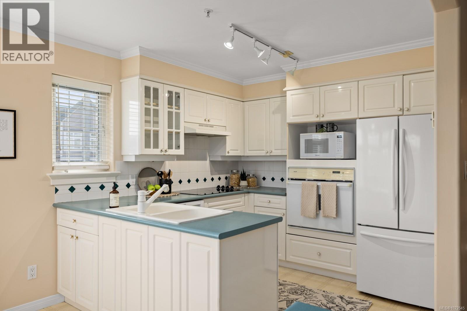 231 4490 Chatterton Way, Saanich