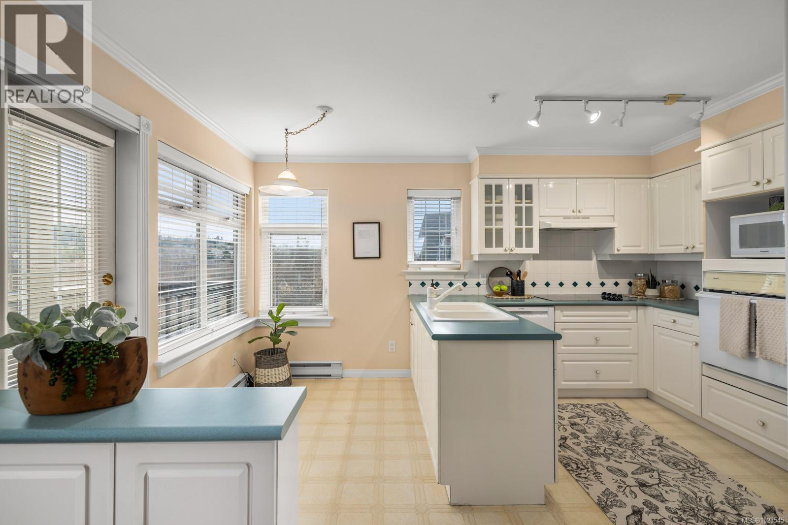 231 4490 Chatterton Way, Saanich