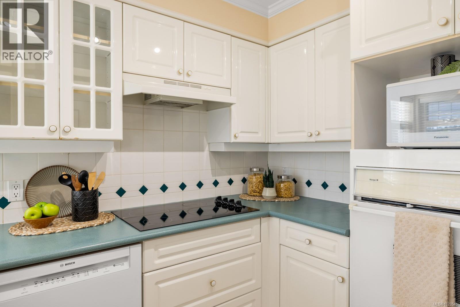 231 4490 Chatterton Way, Saanich