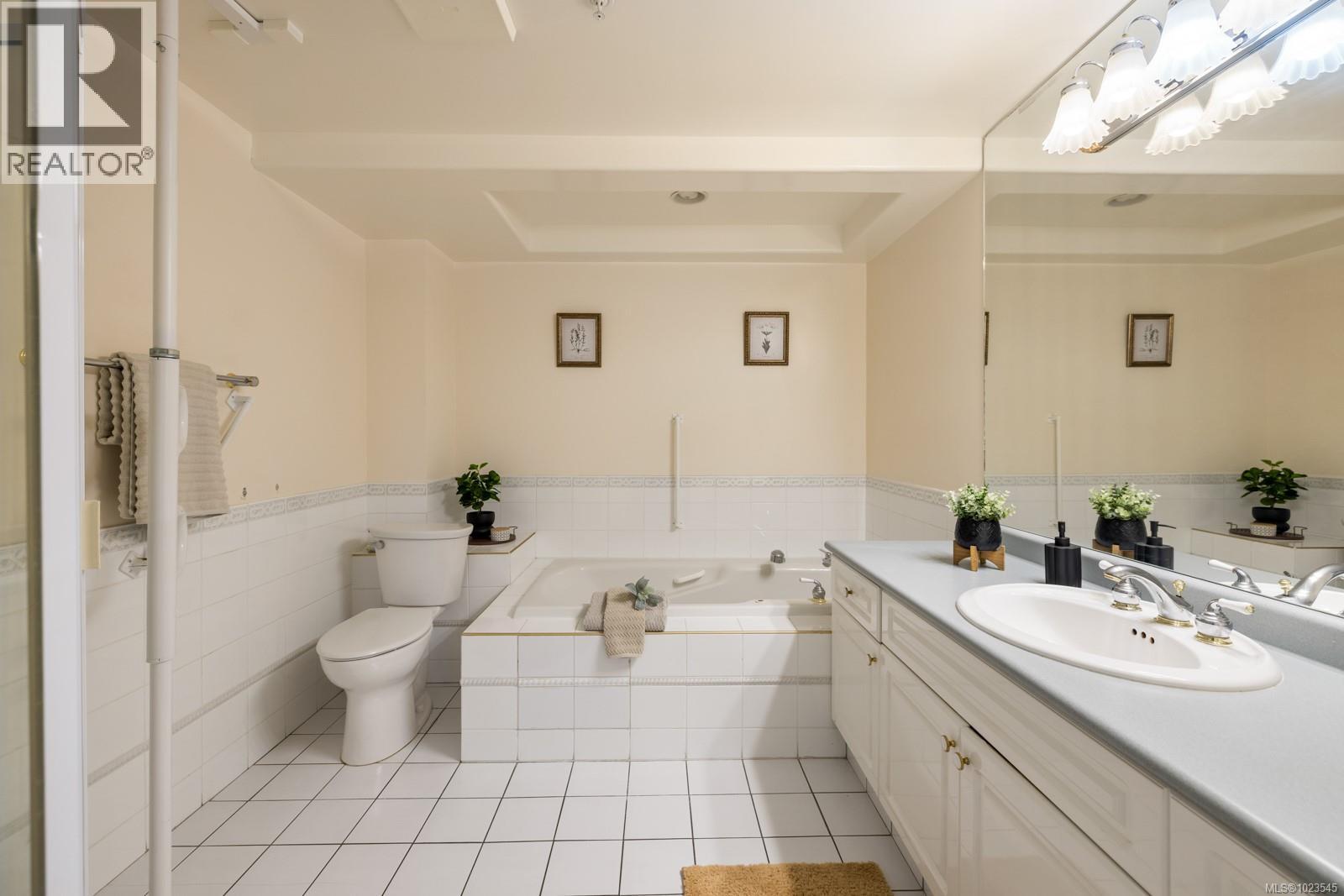 231 4490 Chatterton Way, Saanich