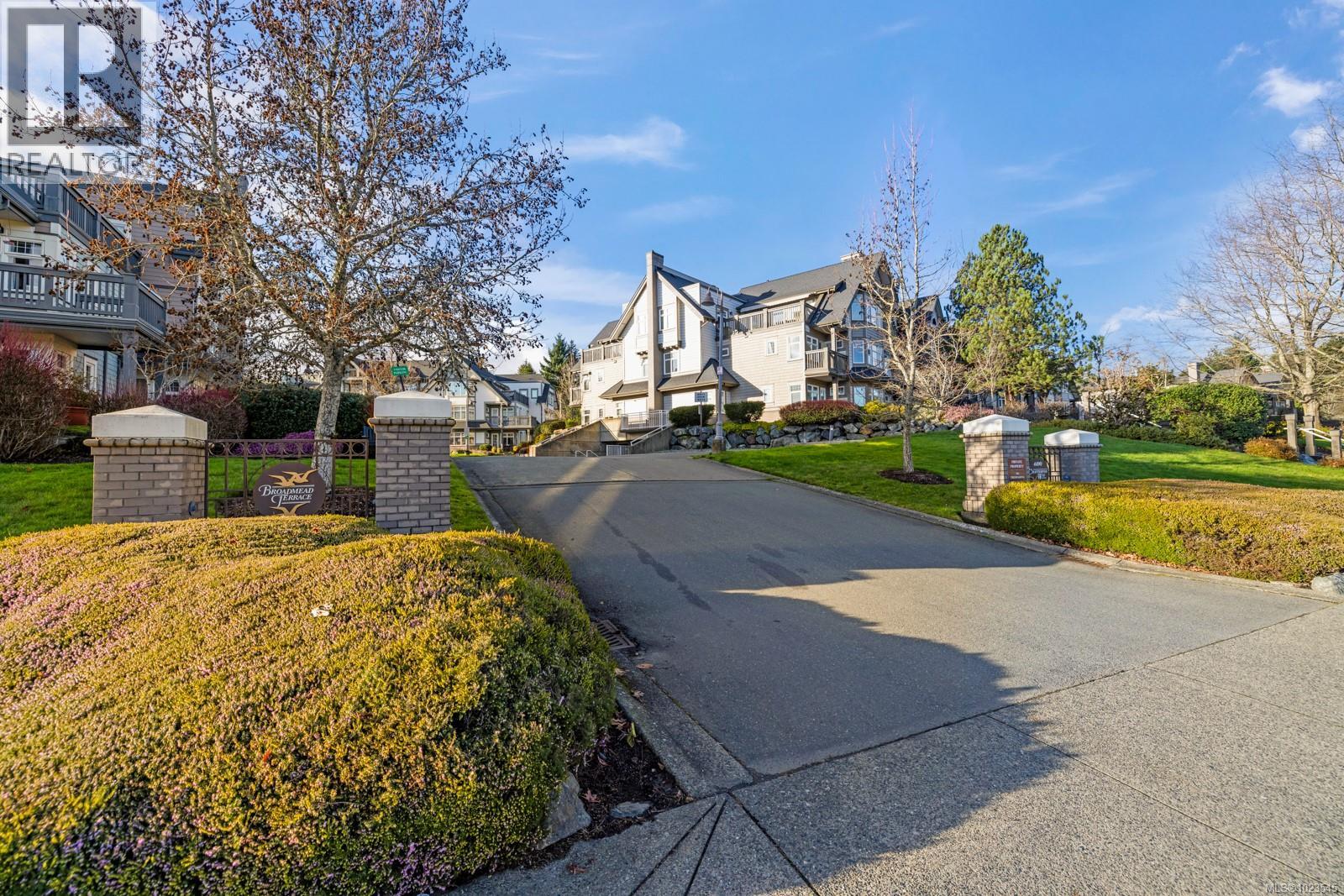 231 4490 Chatterton Way, Saanich