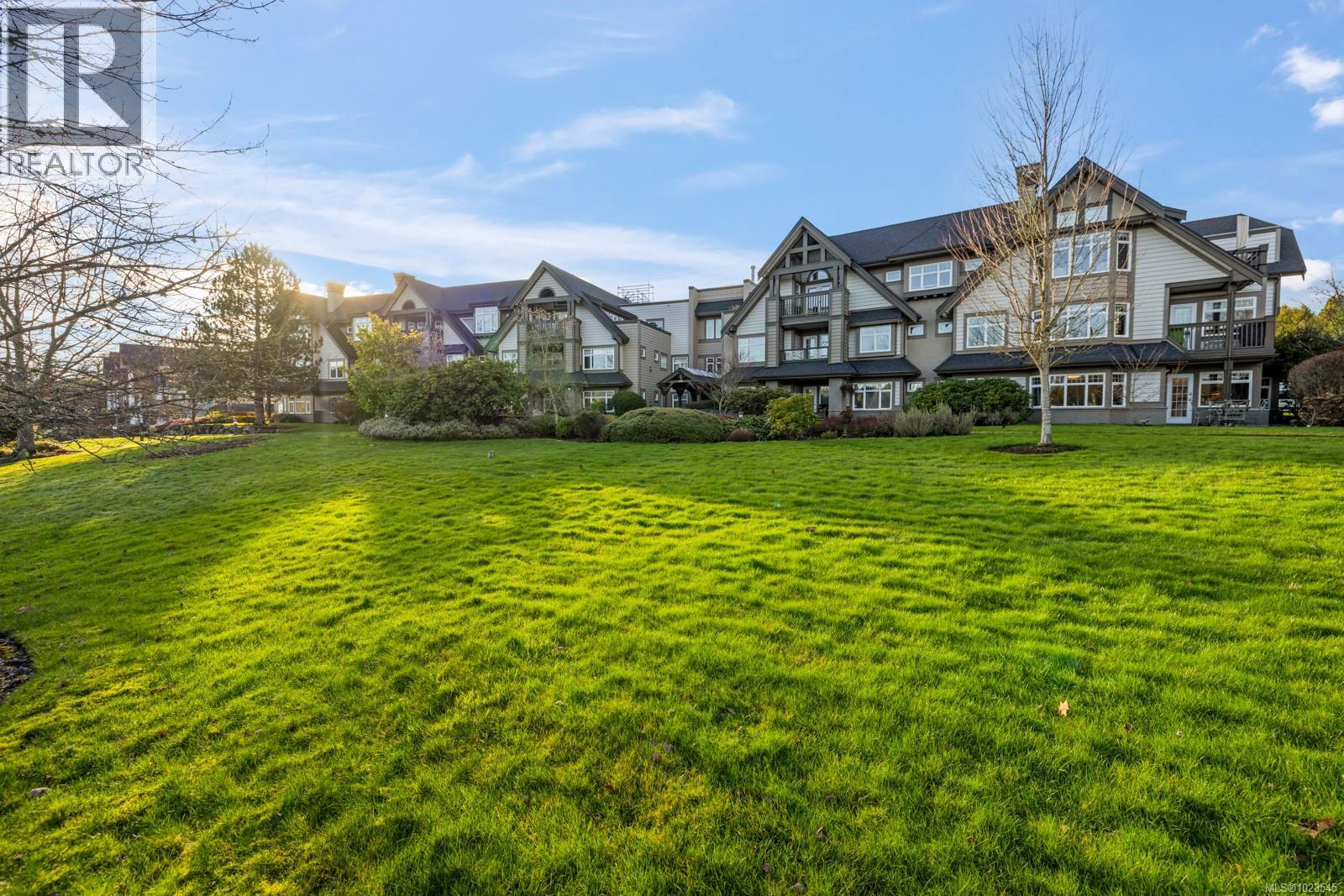 231 4490 Chatterton Way, Saanich