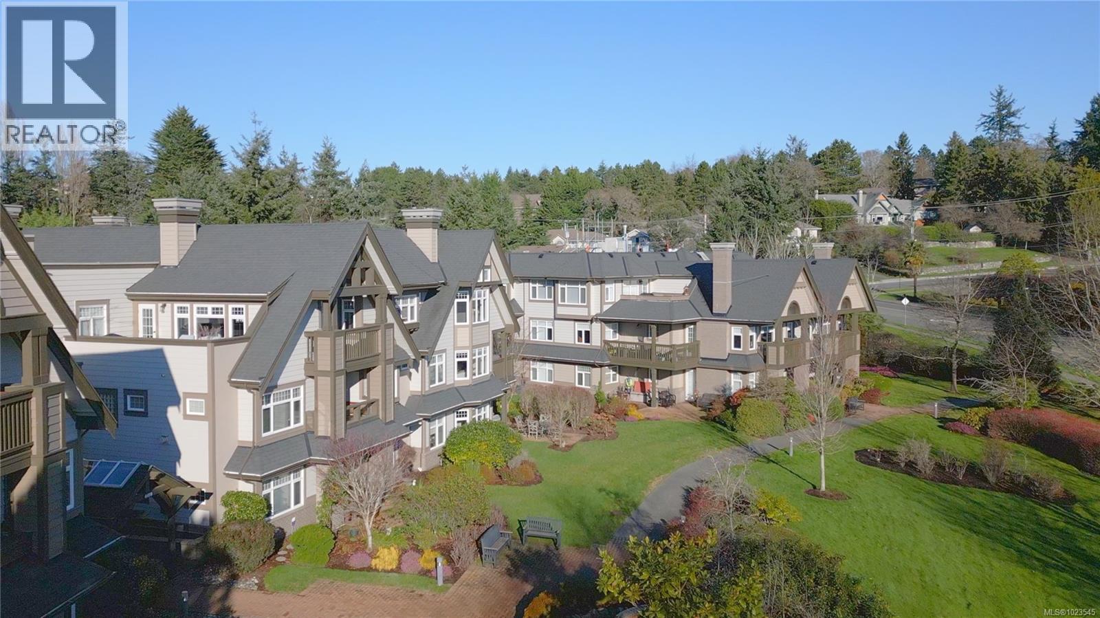 231 4490 Chatterton Way, Saanich