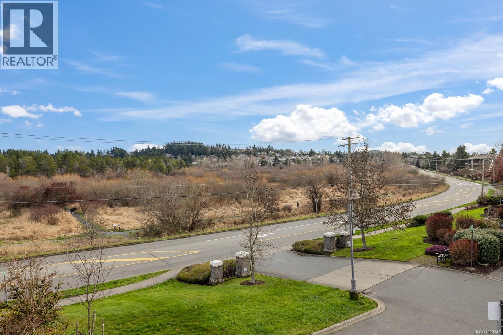 231 4490 Chatterton Way, Saanich