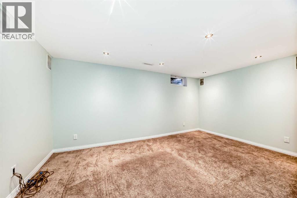 Single Family House for Sale in   Bergen Road NW Beddington Heights Calgary 