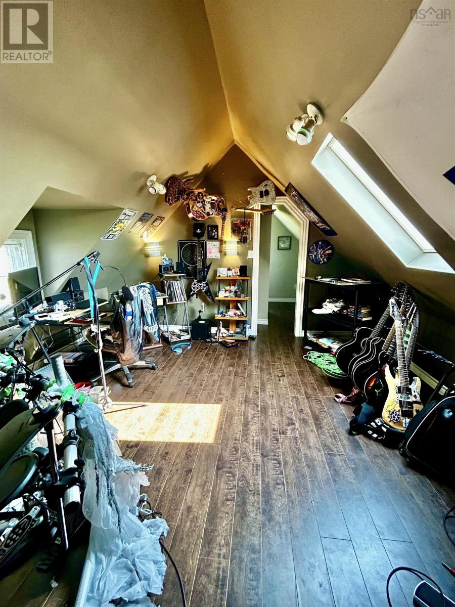 Property 12 of 13 of 1268 Highway 335