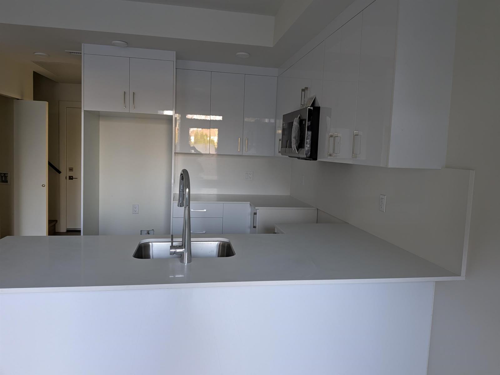 112 15739 FRASER HIGHWAY, Surrey