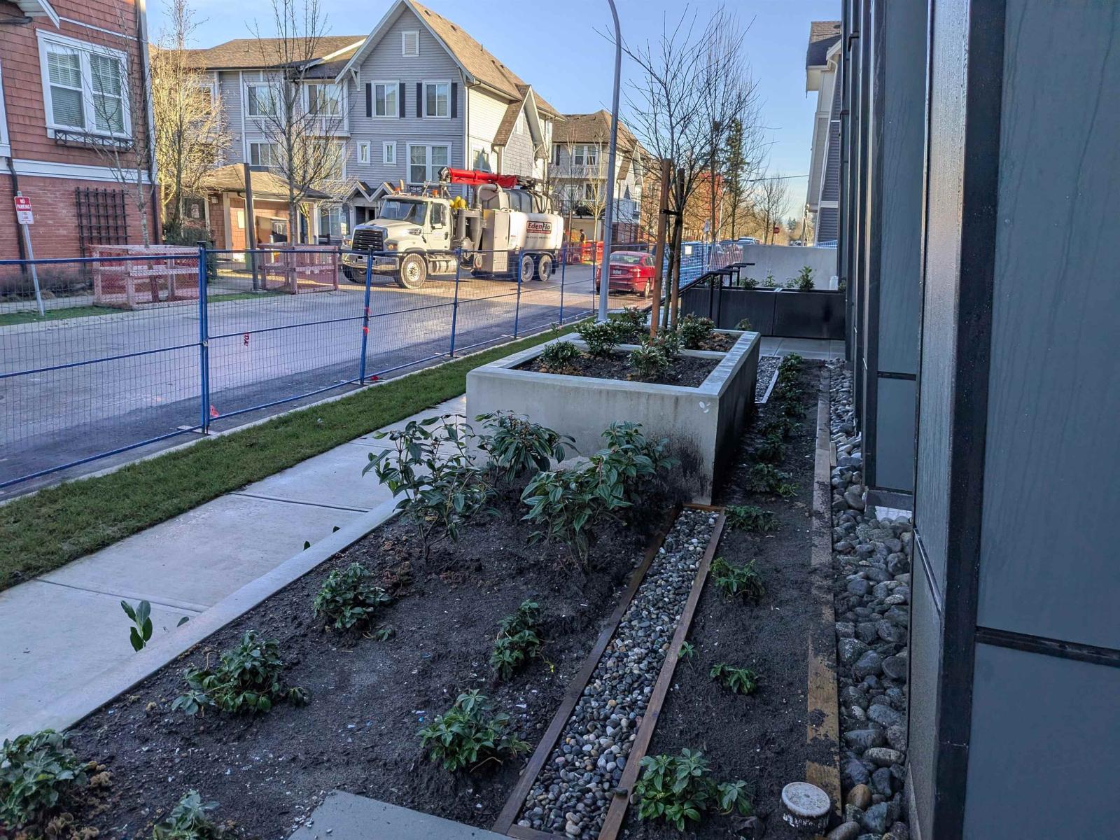 112 15739 FRASER HIGHWAY, Surrey