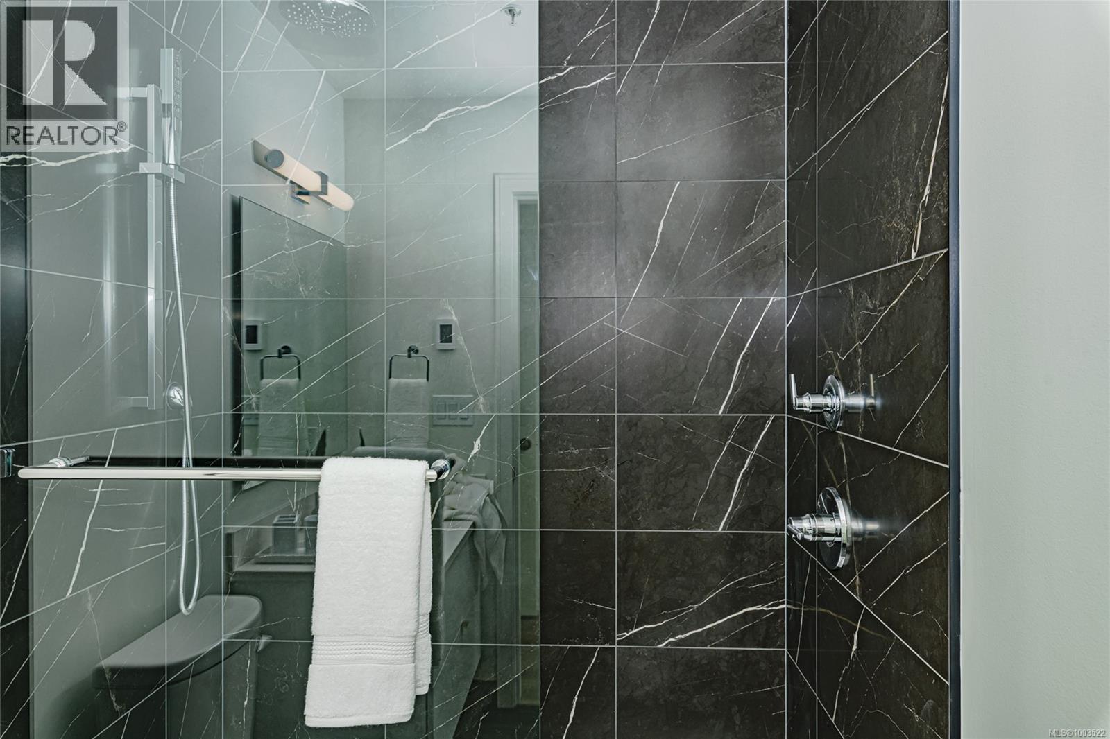 900 1628 Store Street, Victoria