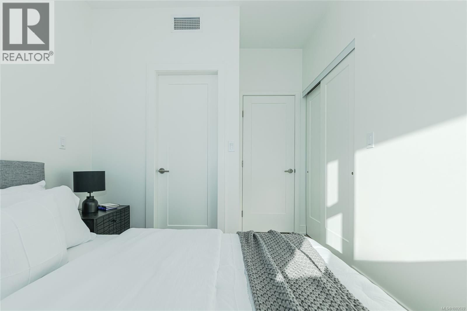 900 1628 Store Street, Victoria