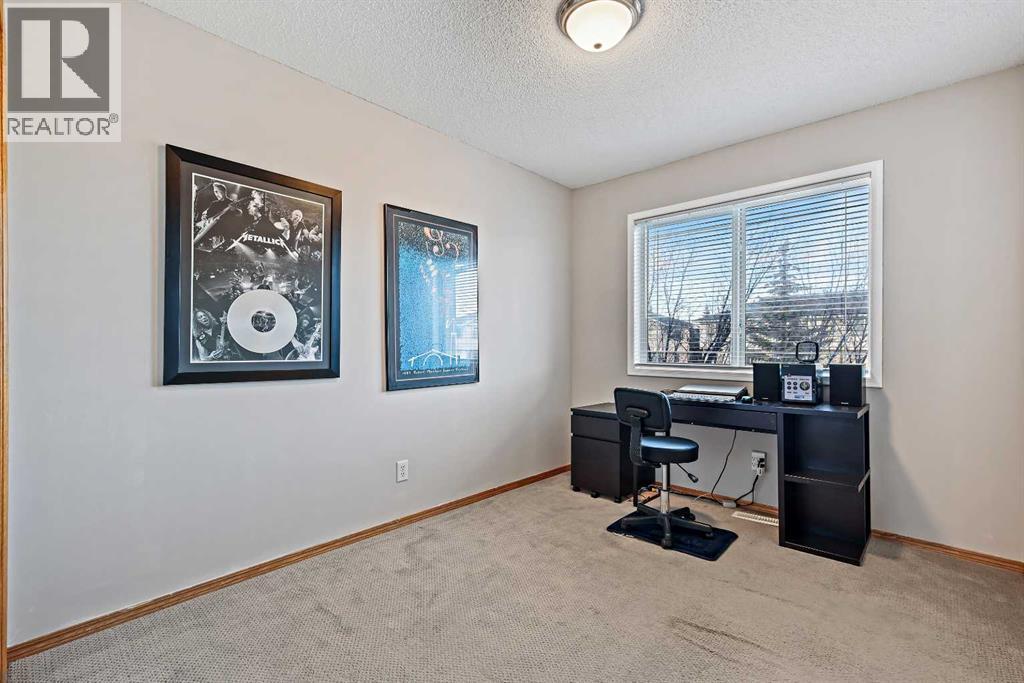 Single Family House 4 Level for Sale in  Rocky Ridge Court NW Rocky Ridge Calgary 