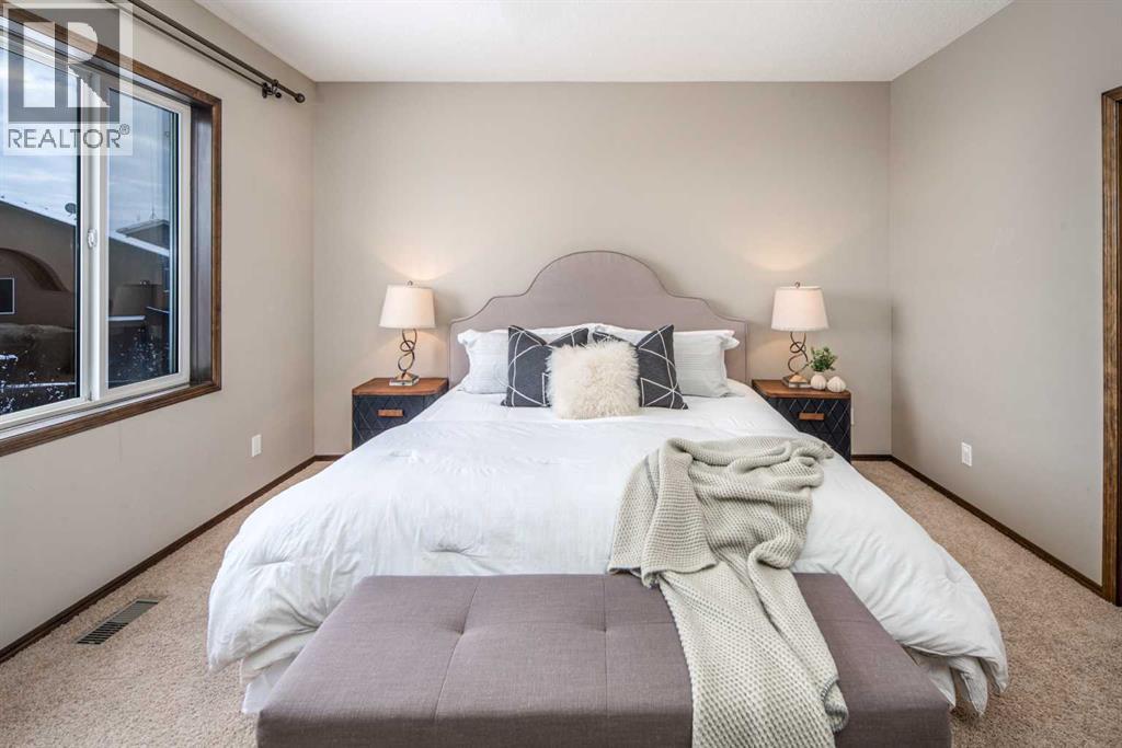 Single Family House for Sale in  Everbrook Drive SW Evergreen Calgary 