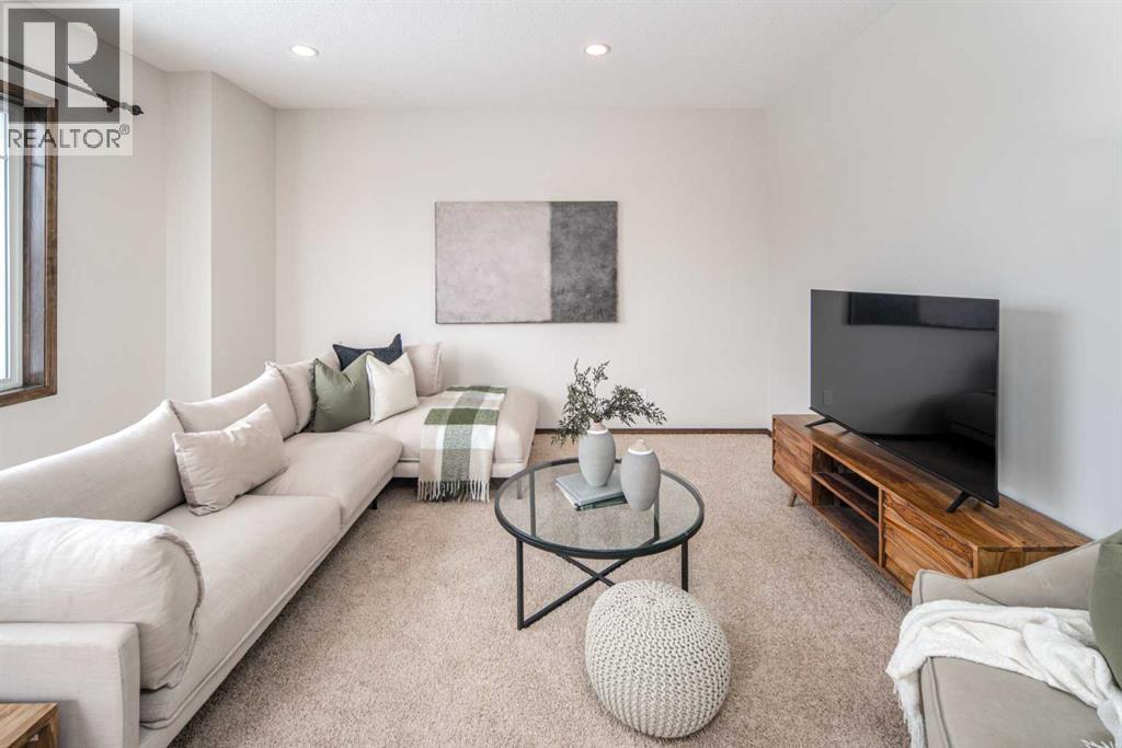 Single Family House for Sale in  Everbrook Drive SW Evergreen Calgary 