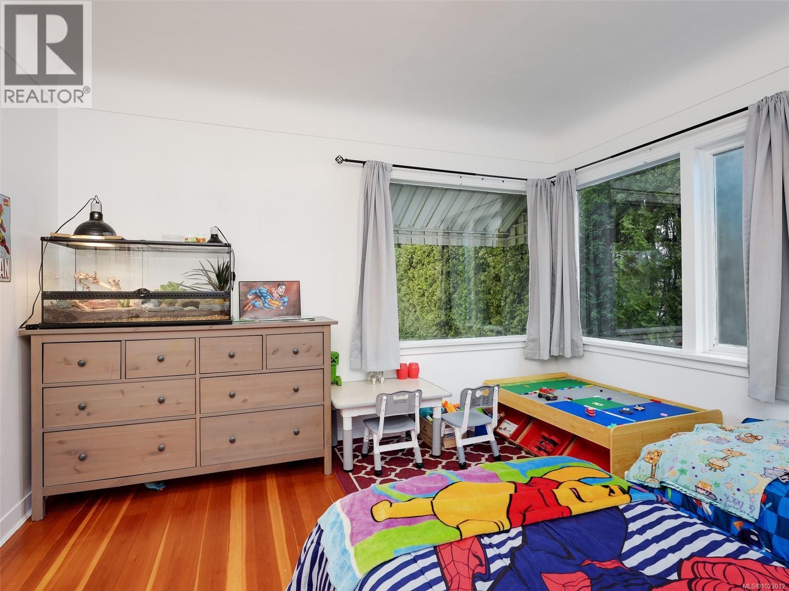 2659 Cadboro Bay Rd, Oak Bay