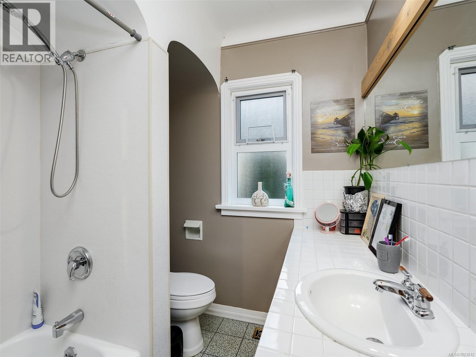 2659 Cadboro Bay Rd, Oak Bay