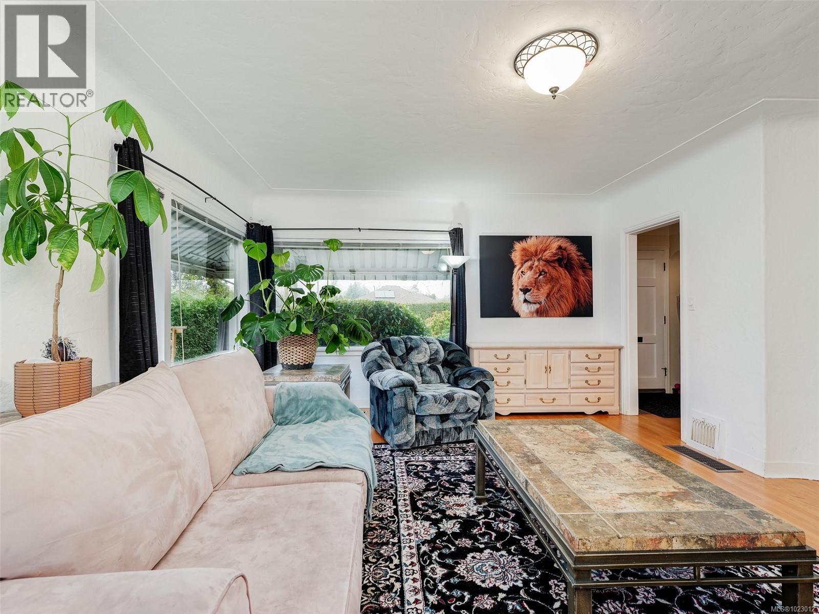 2659 Cadboro Bay Rd, Oak Bay