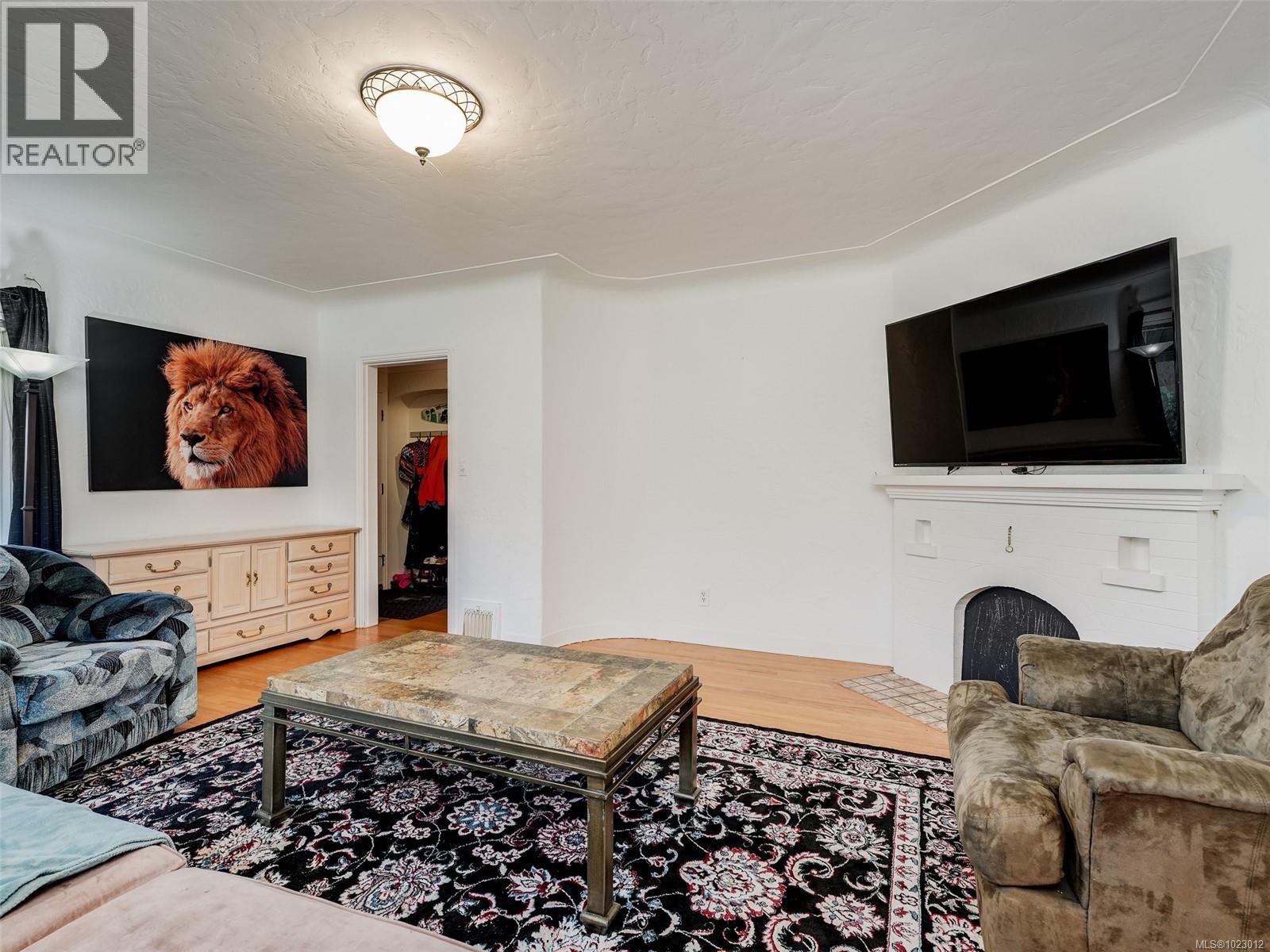 2659 Cadboro Bay Rd, Oak Bay