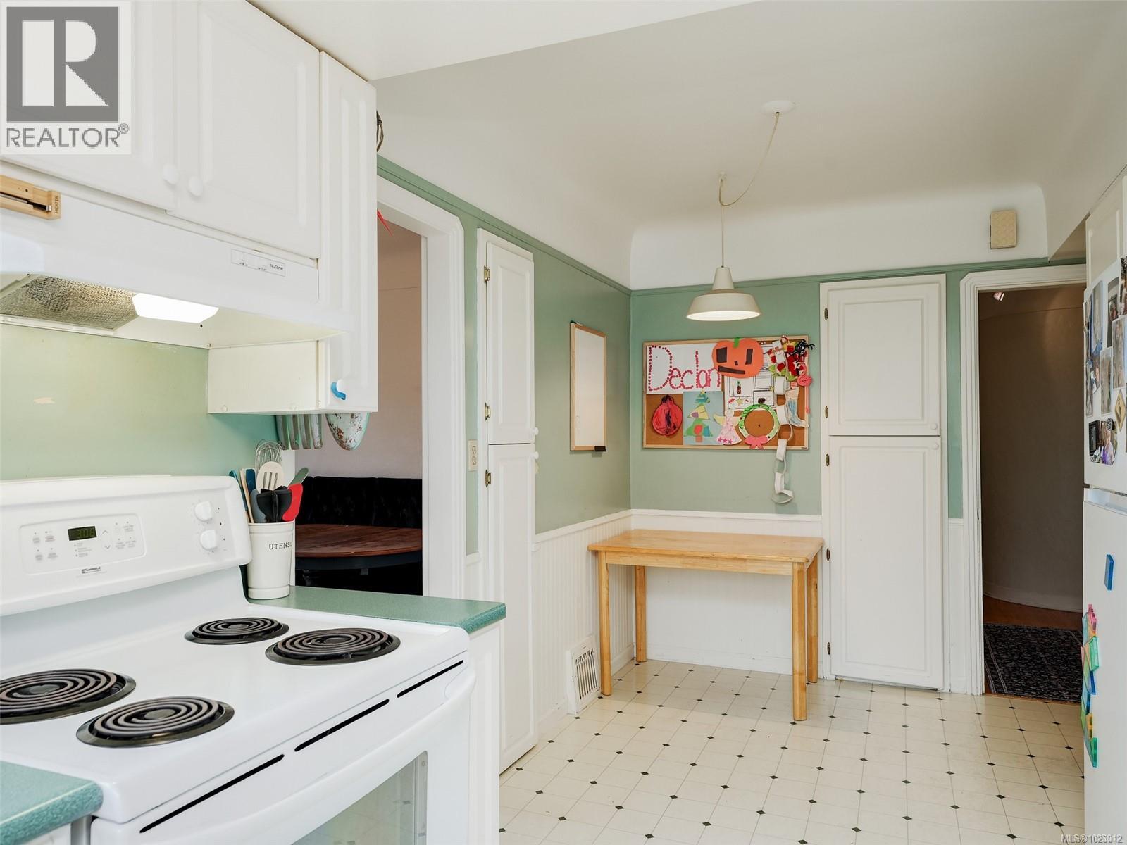 2659 Cadboro Bay Rd, Oak Bay