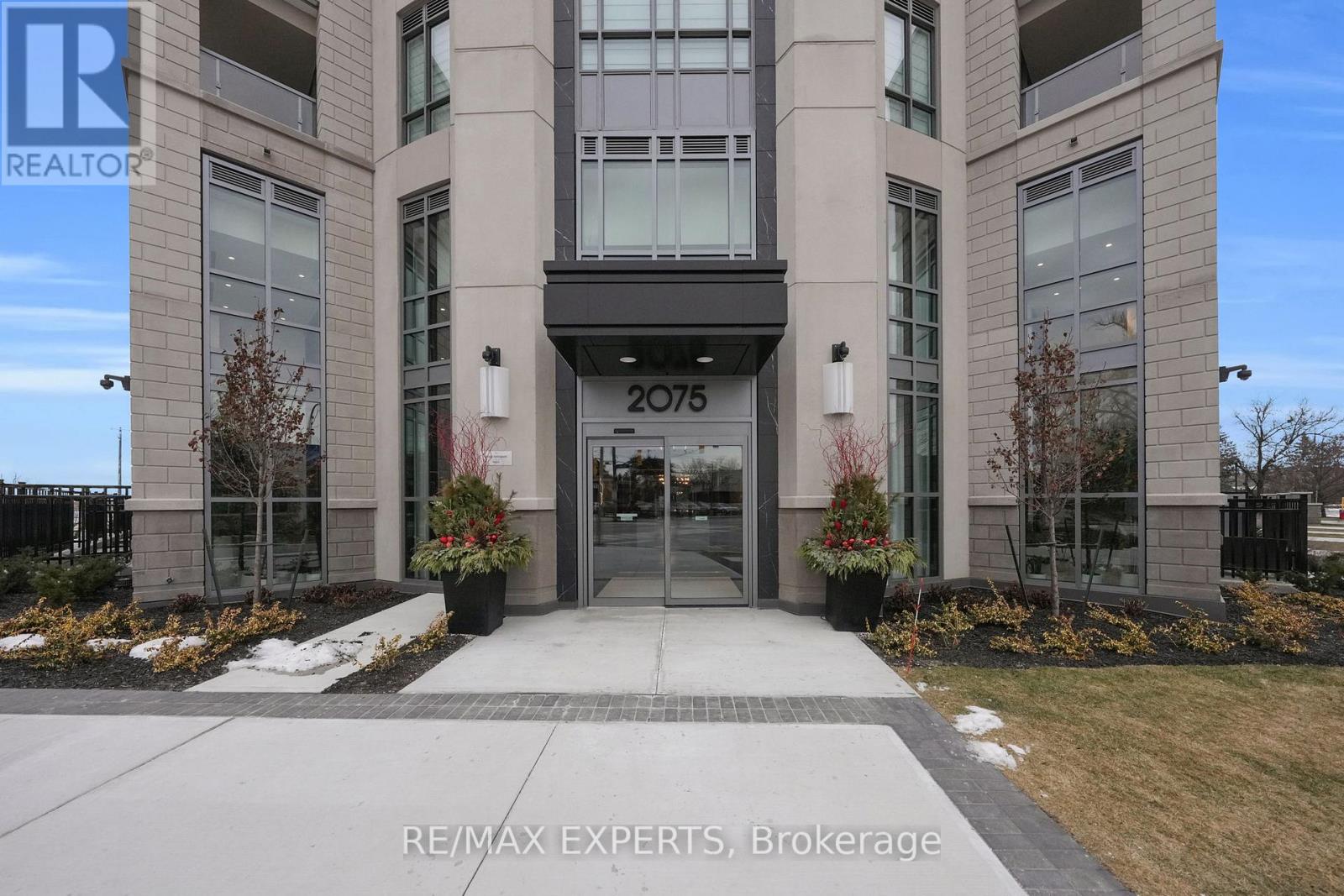 Photo of 203 - 2075 KING ROAD