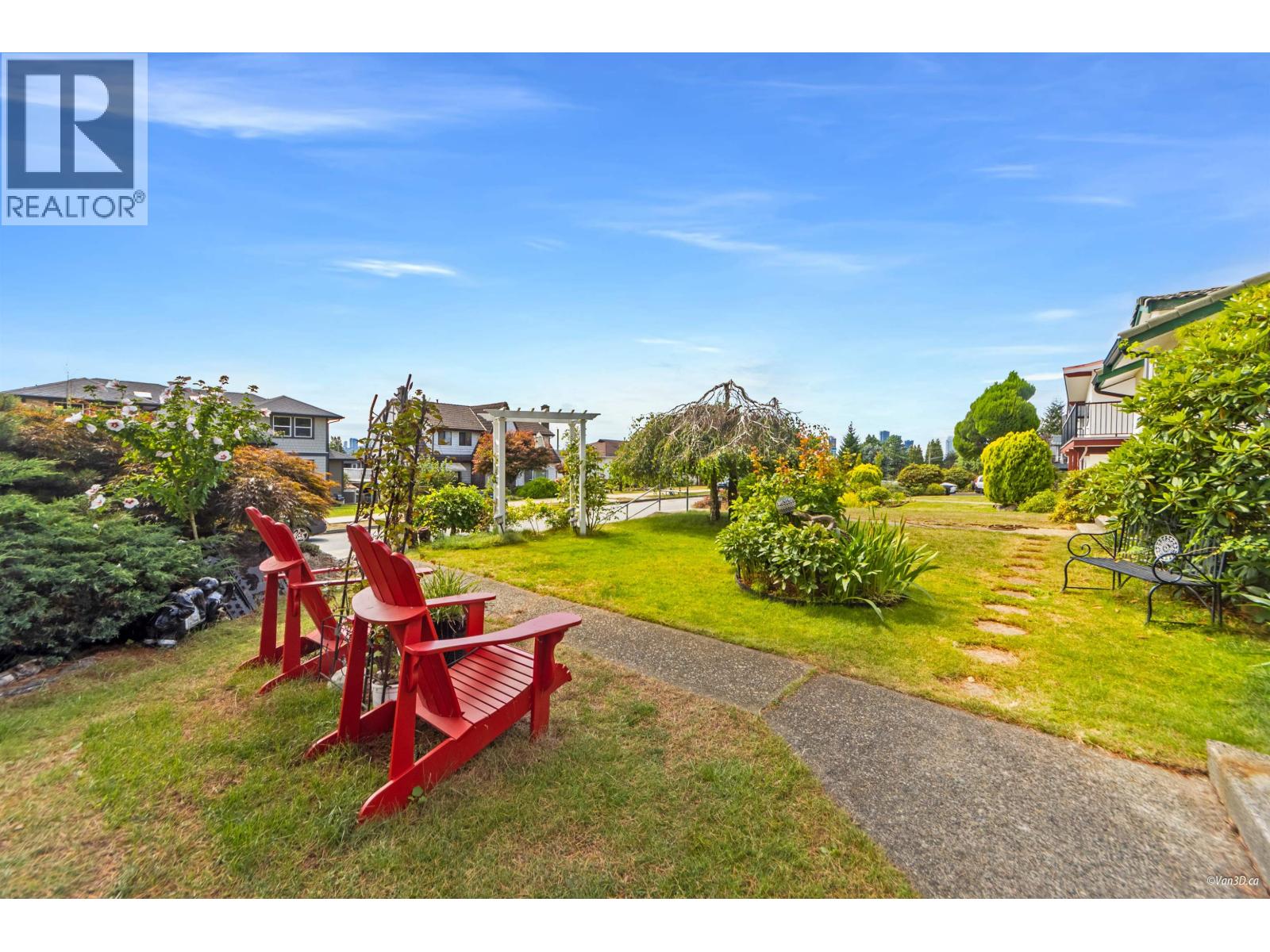 6593 LOCHDALE STREET, Burnaby