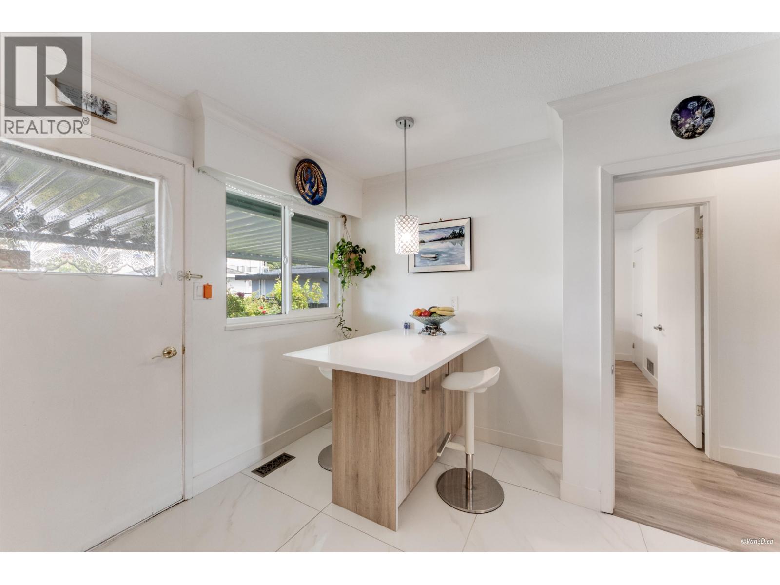 6593 LOCHDALE STREET, Burnaby