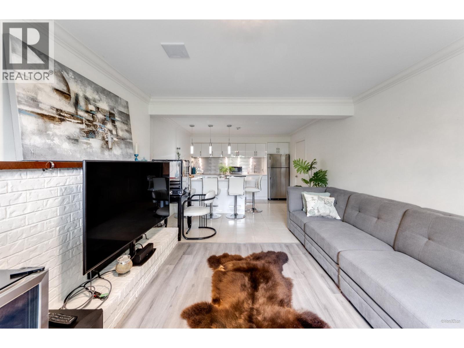 6593 LOCHDALE STREET, Burnaby