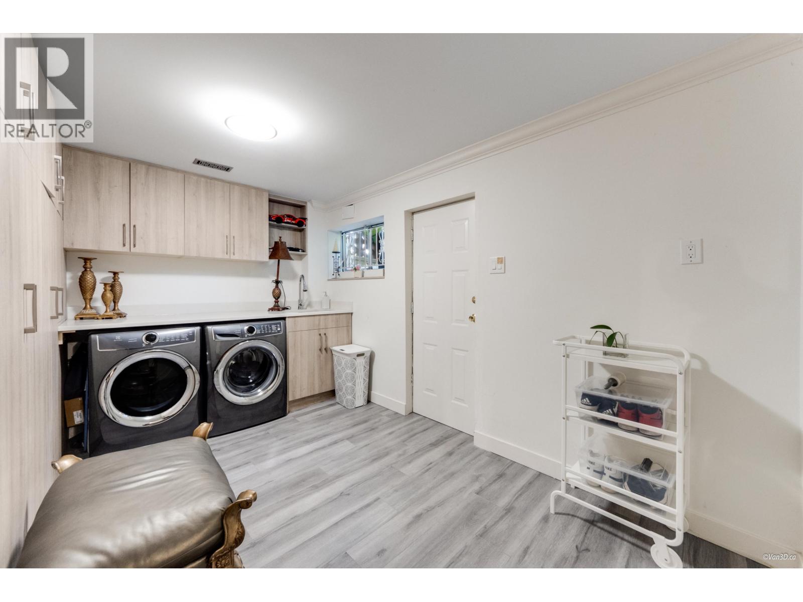 6593 LOCHDALE STREET, Burnaby